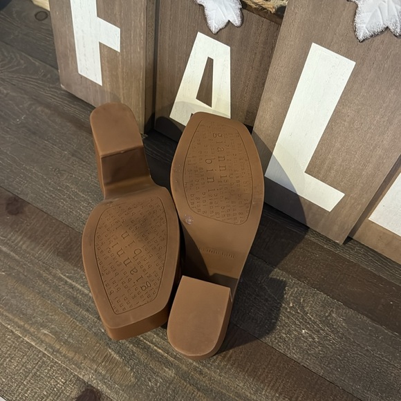 Leather platform sandals - Picture 4 of 6